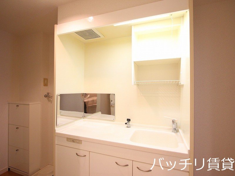 キッチン　同型タイプの為、現状を優先いたします。