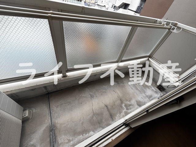 バルコニー　暖かな日差しのふりそそぐバルコニー