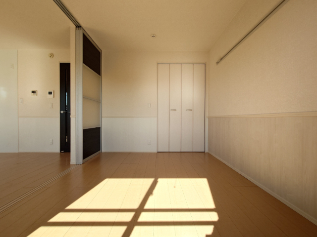 その他　リビング側の洋室