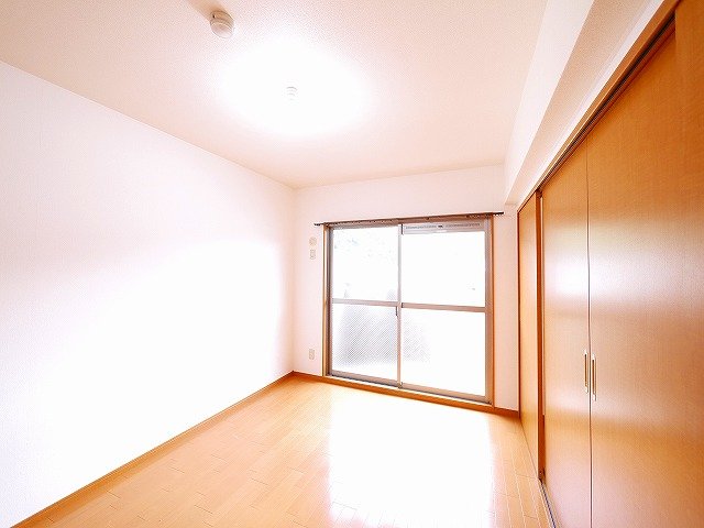 その他部屋・スペース　落ち着いて過ごせるお部屋なので、寝室にいかがでしょうか