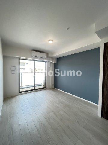 その他部屋・スペース　落ち着いた色調の寝室です