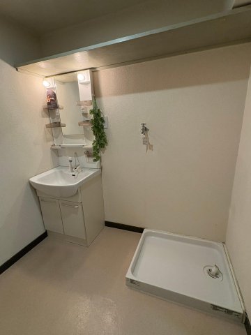 洗面設備　広い洗面所！洗濯機置場あります！