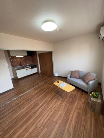 居室・リビング　広々とした日当り良好のリビングです！