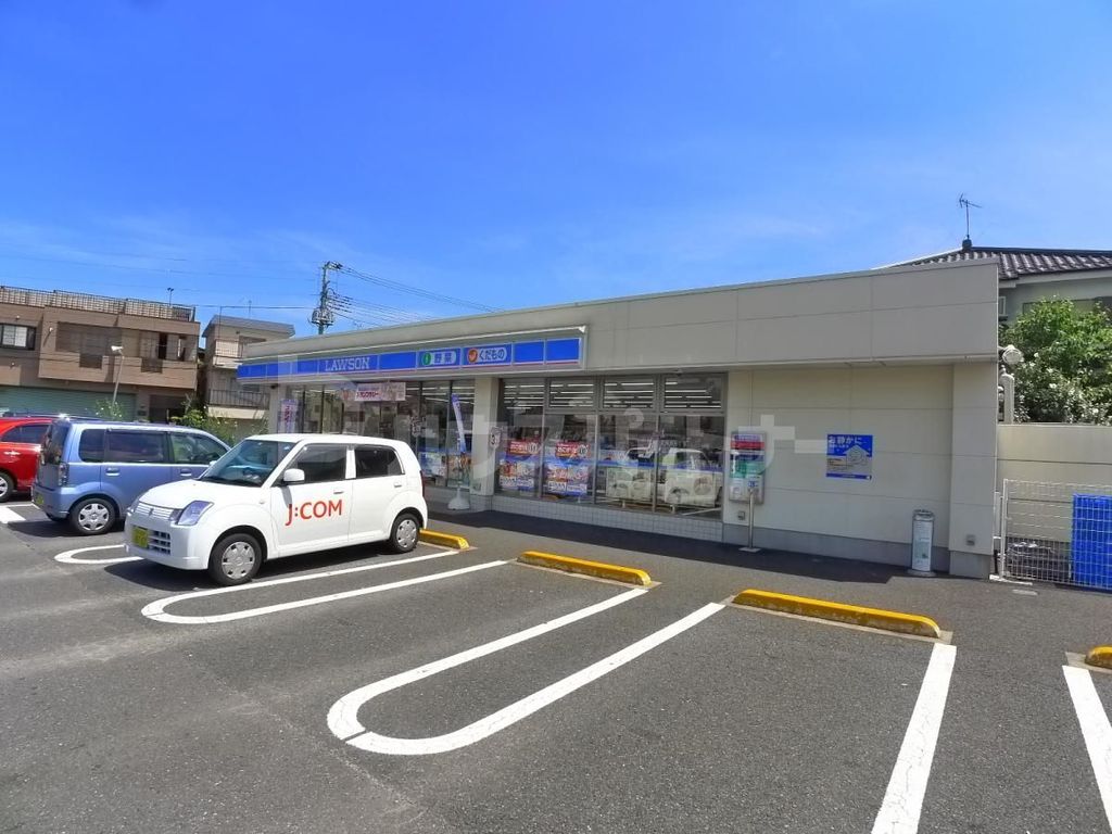 コンビニ　ローソン伊興本町二丁目店（コンビニ）まで640m