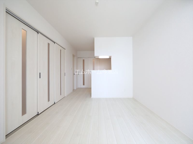 居室・リビング　LDK10.0帖　エアコン付　バルコニーに面しています　同仕