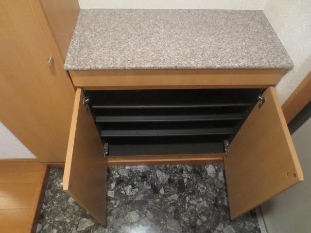 玄関　★シューズボックスがあると広く使えますね。★