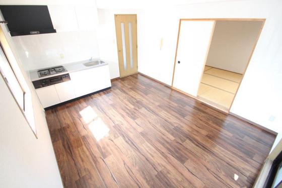 居室・リビング　※別号室の写真です。