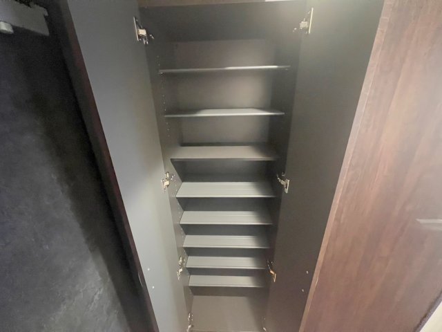 収納　大きいシューズボックスは靴がいっぱい入れれますね。