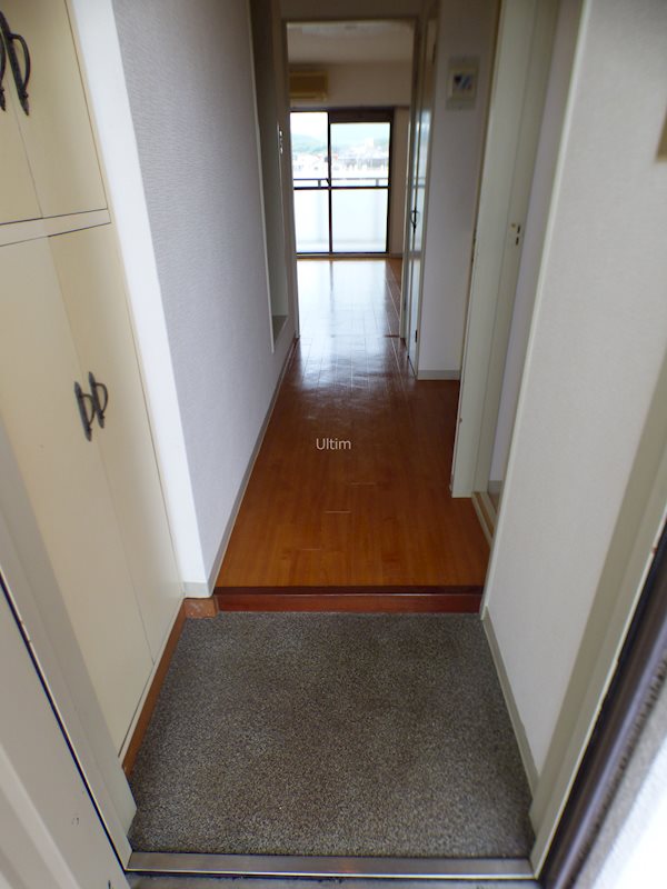 玄関　別部屋のお写真です。ご参考までに！