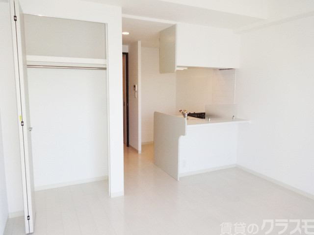 居室・リビング　使いやすいカウンターキッチンの洋室です。