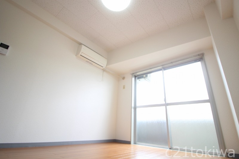 居室・リビング　※同建物別室写真です