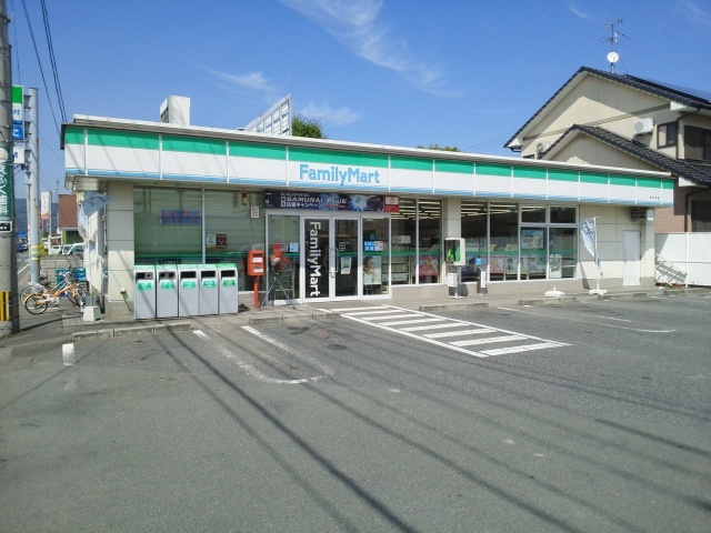 コンビニ　ファミリーマートあきた店（コンビニ）まで380m