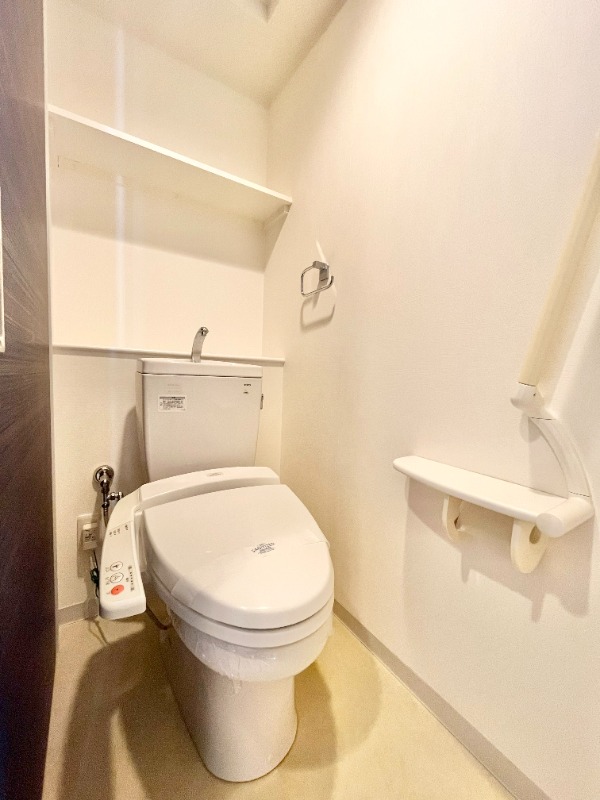 トイレ　温水洗浄便座です♪