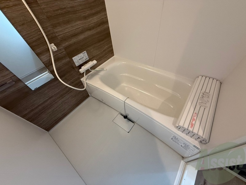 バス・シャワールーム　お風呂になります。一日の疲れを癒してくださいね。