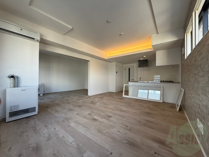 居室・リビング　広々としたリビングですね。使い勝手がよさそうですね！