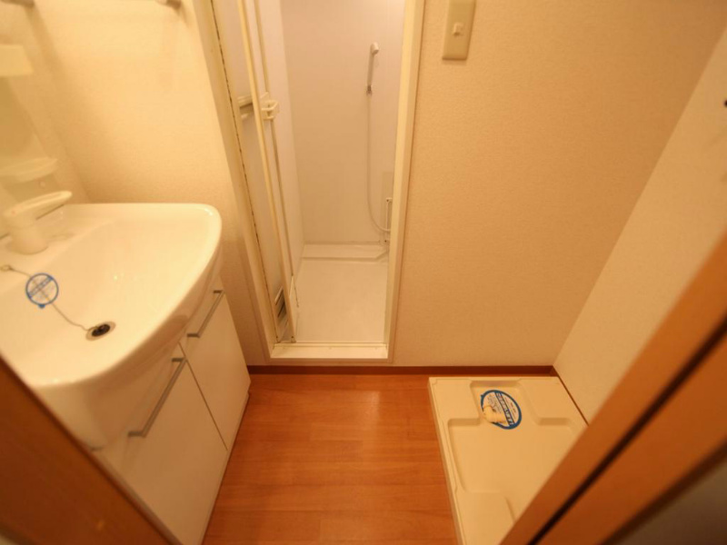 洗面設備　脱衣所　独立洗面台（シャンプードレッサー付）収納スペース有