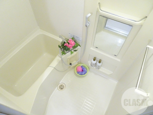 バス・シャワールーム　キレイにリフォームされています♪