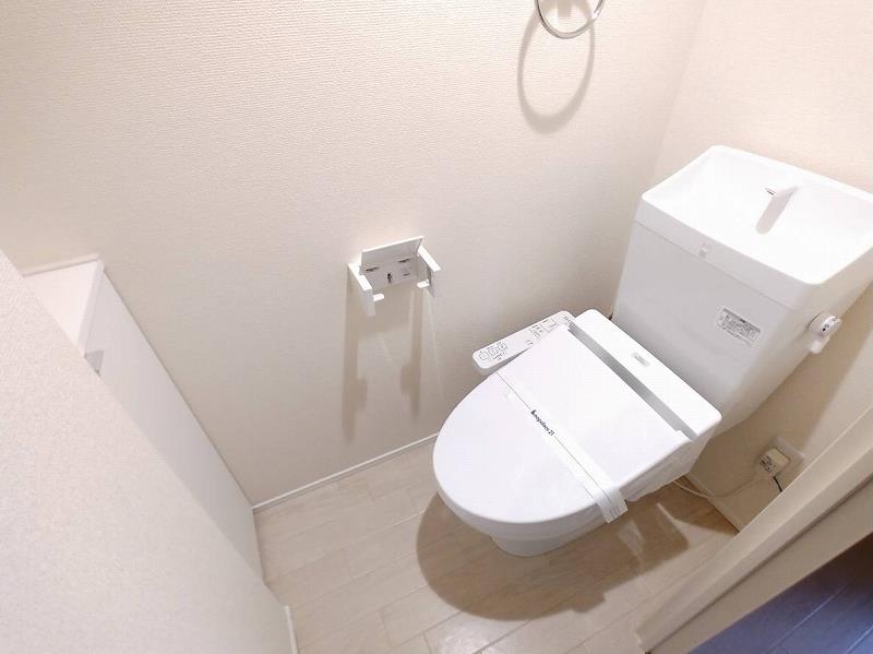 洗面設備　独立洗面台：男性にも女性にも嬉しい独立洗面台。