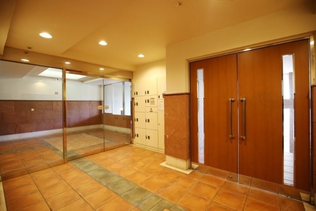 ロビー　弊社は全物件が仲介手数料半月分+税でご紹介可能です。