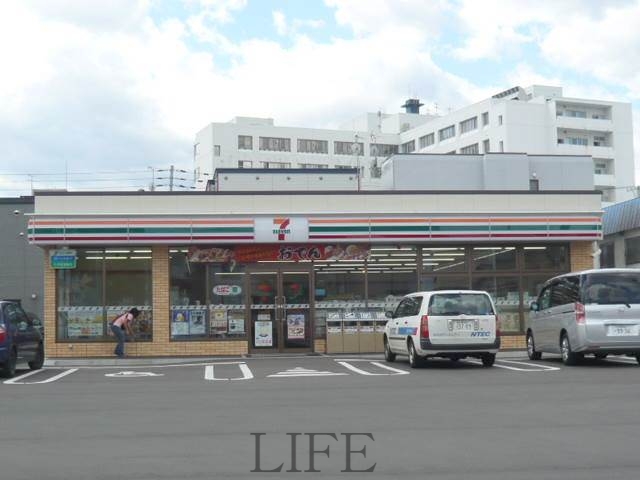 コンビニ　セブンイレブン菊水5条店（コンビニ）まで80m