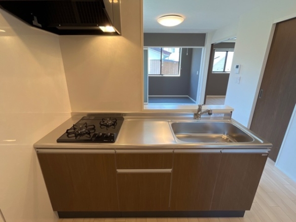 キッチン　※参考写真　同建築メーカー施工の同間取完成他物件のものです。