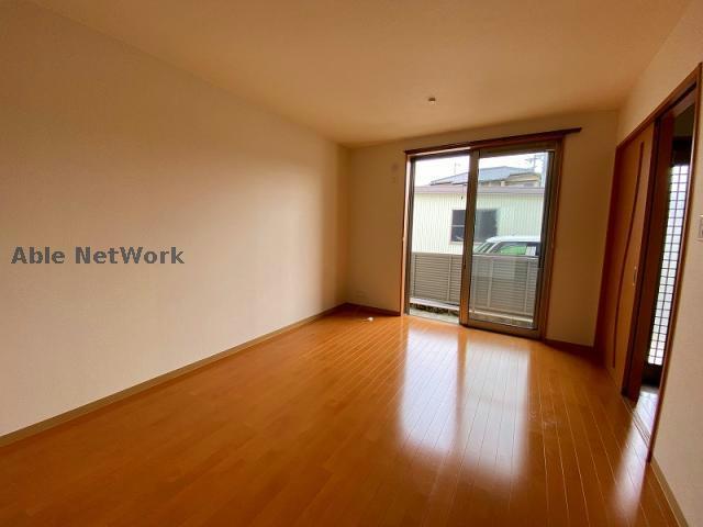 居室・リビング　※同物件別部屋の写真です。