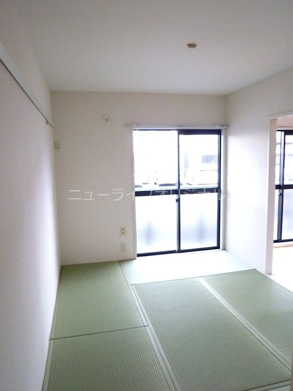 その他部屋・スペース　和室の印象をガラリと変えるデザイン畳でモダンな空間を演出