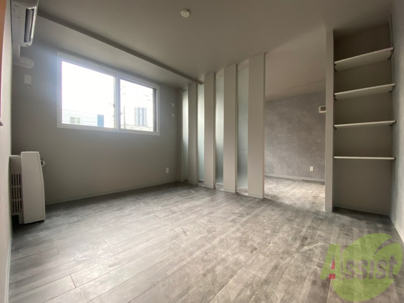 居室・リビング　１１．３帖のＬＤＫ。引き戸を開けると解放感があります。