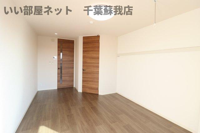 その他部屋・スペース　広くて明るい寝室