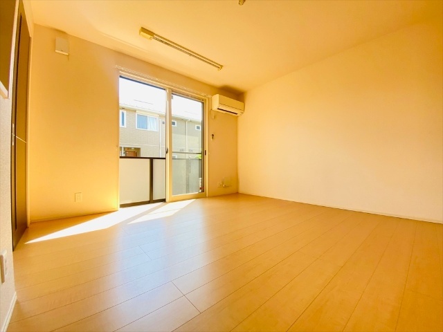 居室・リビング　Ｃ棟１０２号室内装写真転載