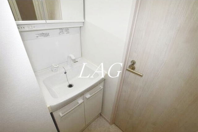 洗面設備　独立洗面台になります。