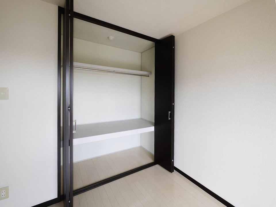 収納　片付け上手になるハンガーポール付きクローゼット！