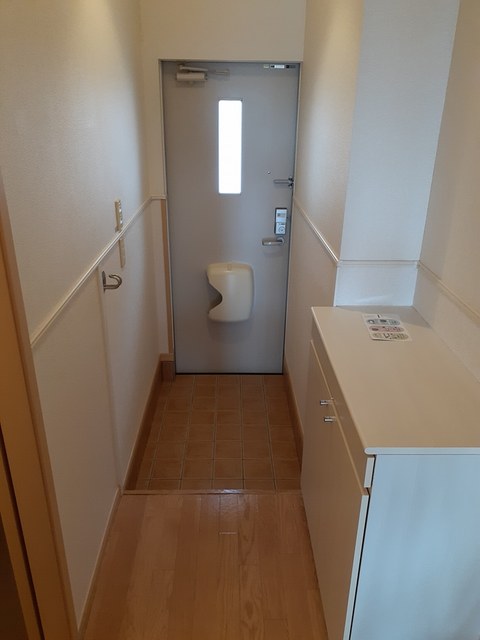 玄関　収納もある玄関です