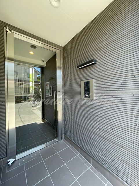 エントランス　安心オートロック付きエントランス♪