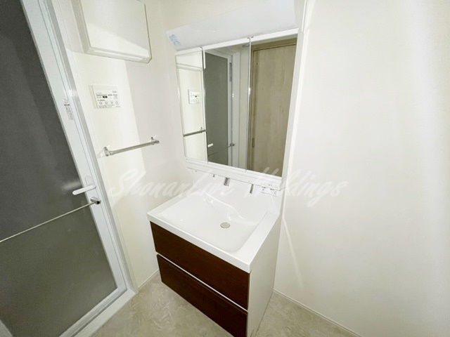 洗面設備　嬉しいシャワー付き洗面化粧台♪