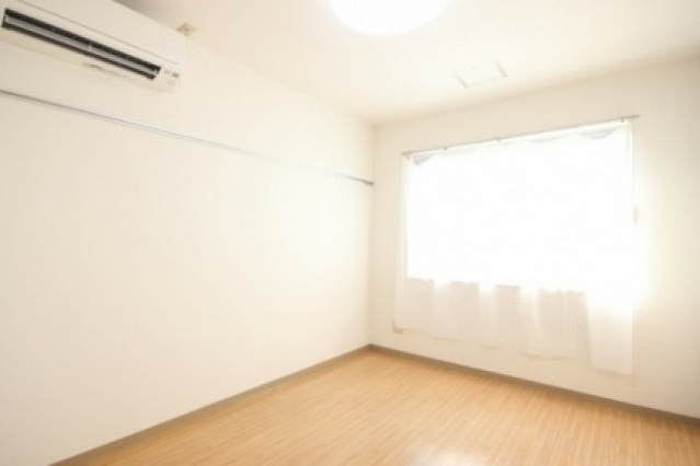 居室・リビング　室内。改装で色が変わる場合があります。現地で確認下さい