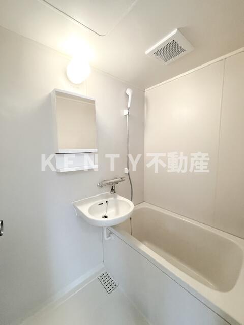 バス・シャワールーム　ゆったり過ごせるお風呂です