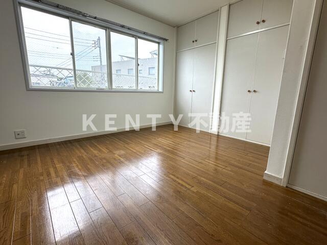 居室・リビング　こちらの居間で趣味の時間をお楽しみください