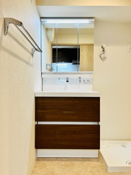 洗面設備　スペースが確保できる洗面所です