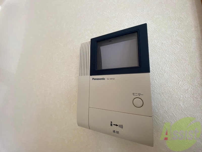 セキュリティ　モニタ付インターホンです。セキュリティ面も安心ですね！