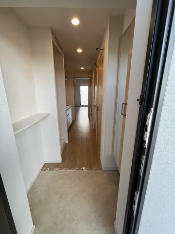 玄関　(参考)同マンション反転タイプの間取り写真