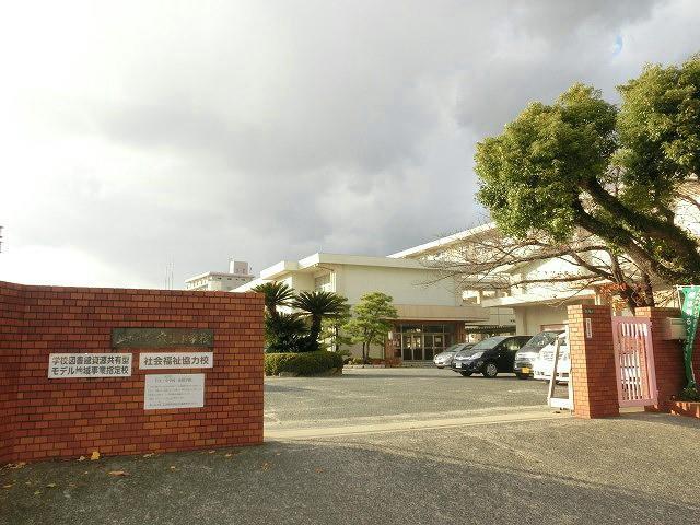小学校　穴生小学校（小学校）まで500m