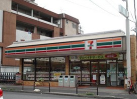 コンビニ　セブンイレブン足立辰沼一丁目店（コンビニ）まで370m