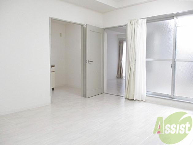 居室・リビング　白を基調とした明るくってとってもオシャレなお部屋ですよー☆