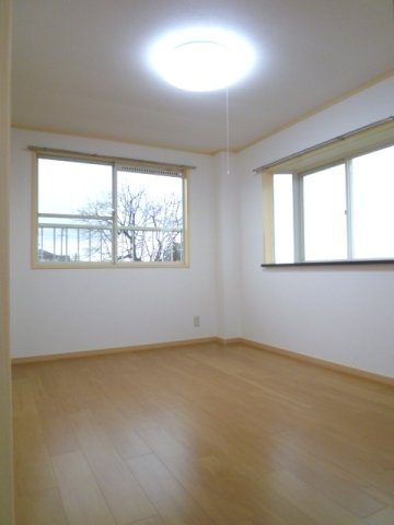 その他部屋・スペース　風通しも良い寝室です☆