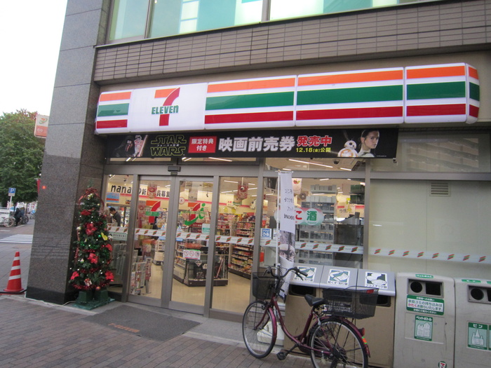 コンビニ　セブンイレブン（コンビニ）まで320m