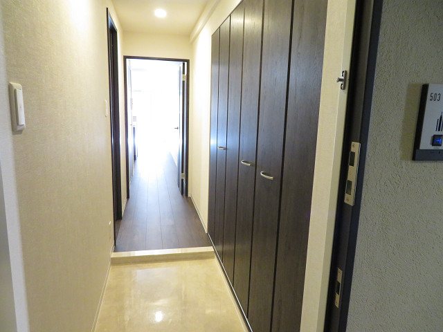 玄関　※別部屋参考写真