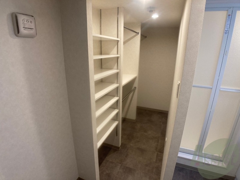 収納　たっぷり入るウォークインクローゼットです！