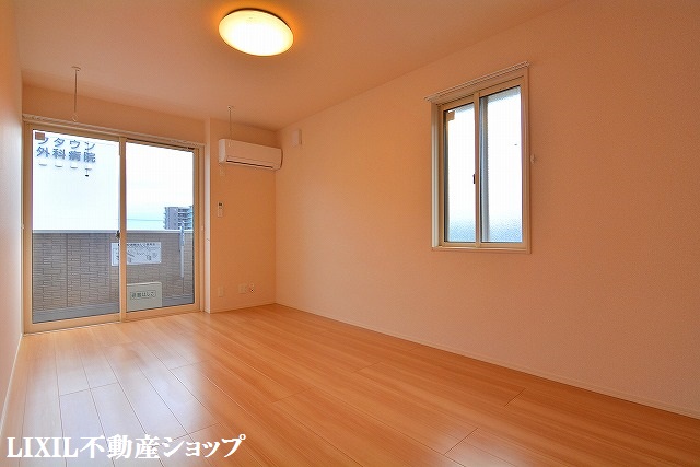 居室・リビング　８．３帖の洋室です。