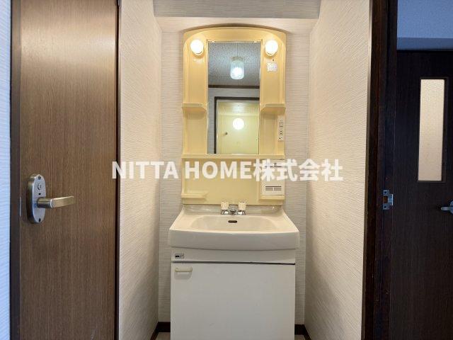 洗面設備　シャワー付きの洗面台朝の準備も楽々です★